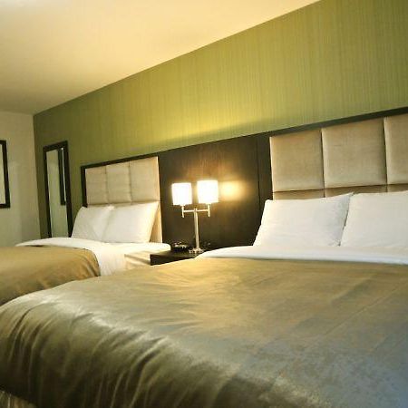 Western Star Inn And Suites Carlyle Екстер'єр фото