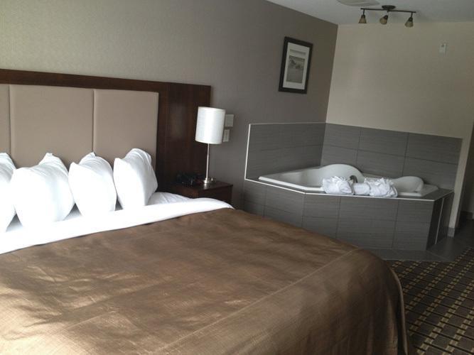 Western Star Inn And Suites Carlyle Екстер'єр фото