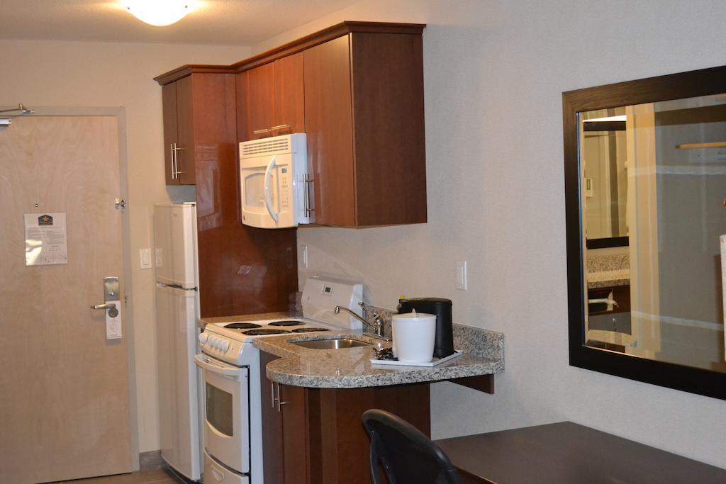 Western Star Inn And Suites Carlyle Екстер'єр фото