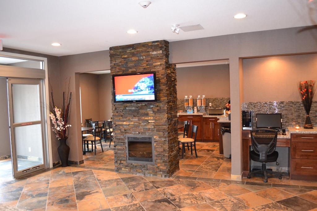 Western Star Inn And Suites Carlyle Екстер'єр фото